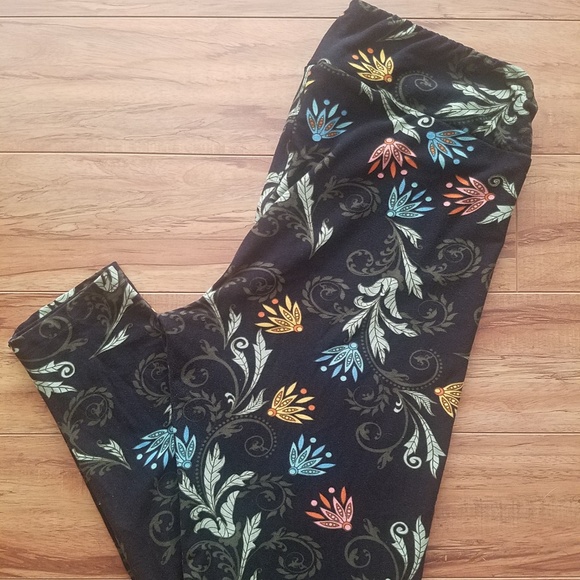 LuLaRoe Pants - Lularoe TC black floral scroll leggings